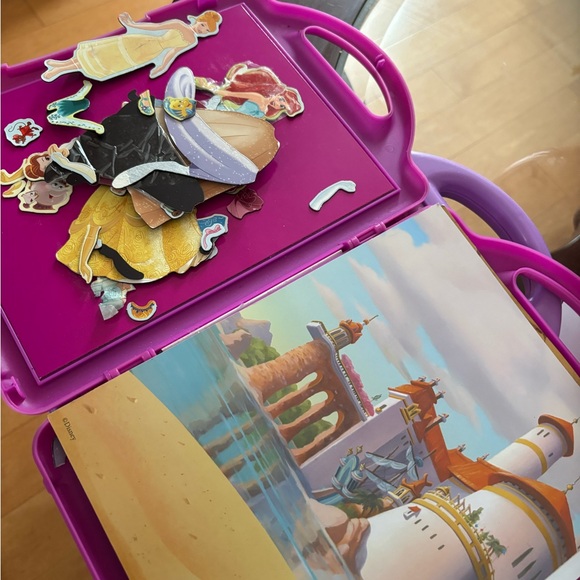 Storybook and Magnetic Playset - Picture 6 of 8